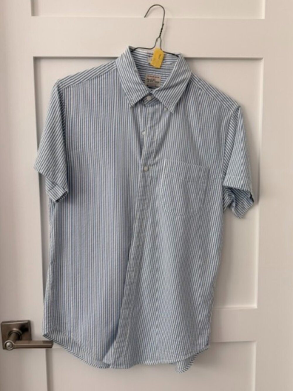 J. Crew Mens Blue/White Seersucker Striped Short Sleeve Button Down Shirt. S